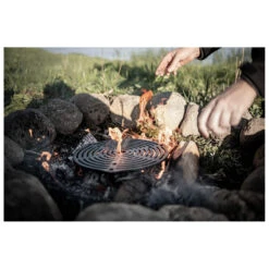 Petromax Cast Iron Stacking Grate -Sea to Sum Camping Shop petromax cast iron stacking grate detail 3