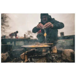 Robens Bighorn 3 Legged Pan - Skillet -Sea to Sum Camping Shop robens bighorn 3 legged pan skillet detail 4