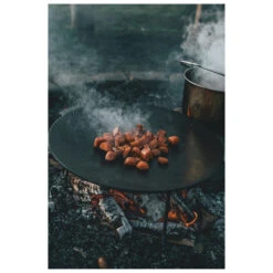 Robens Bighorn 3 Legged Pan - Skillet -Sea to Sum Camping Shop robens bighorn 3 legged pan skillet detail 5